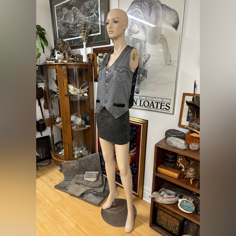 🐦‍⬛ 5/$20 🐦‍⬛ Shiny Grey & Black Vest